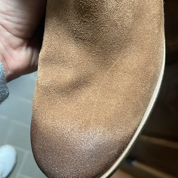UGG boots. Never worn. Size 8 - Picture 7 of 7